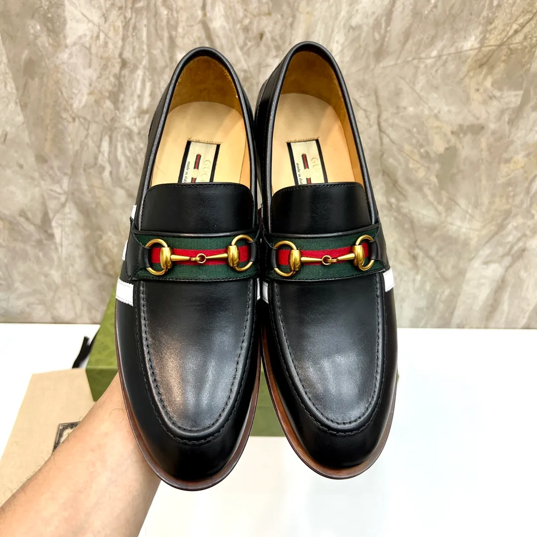 Original leather outsole P900 Brand: Co-branded Adidas｜GUCCI (Gucci) Standard code: Men's size 38–44 (45/46 can be customized) Grade: Same style as the official website Original quality Material: Original cowhide Leather lining Original leather outsole Style category: Men's fashionable casual leather shoes Distinguished big-name luxury elements top luxury Color: Actual picture